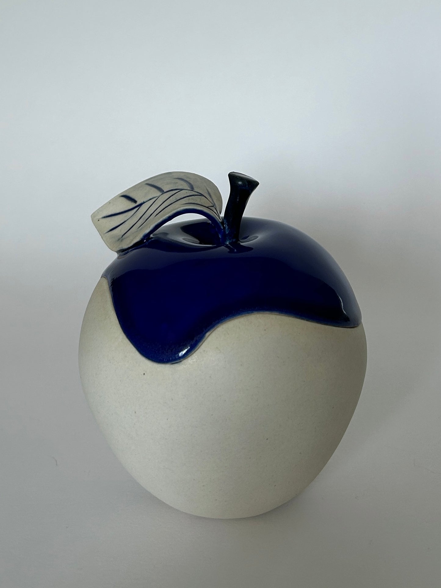 Apple, porcelain lidded container