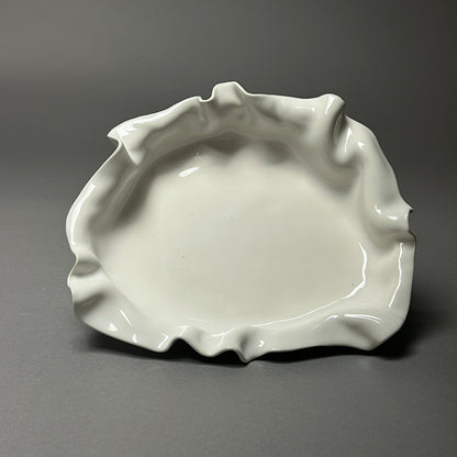 Folds white porcelain dish